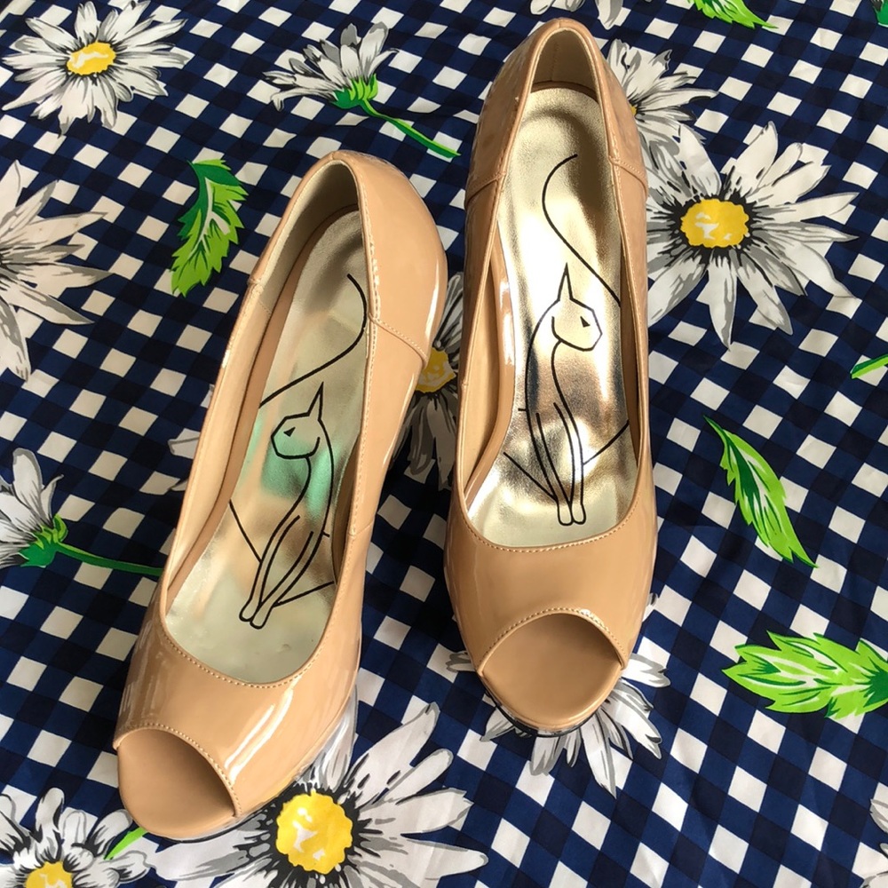 Very Elegant…dare to impress Baby Phat stilleto with front silver trims - Picture 1 of 8